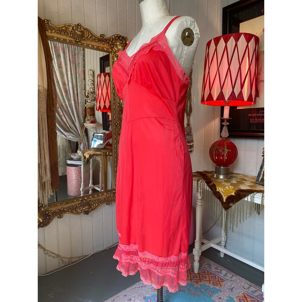 vintage 1950s red nylon slip 50s lingerie lace ruffled med 38 pin up boudoir - Picture 6 of 9
